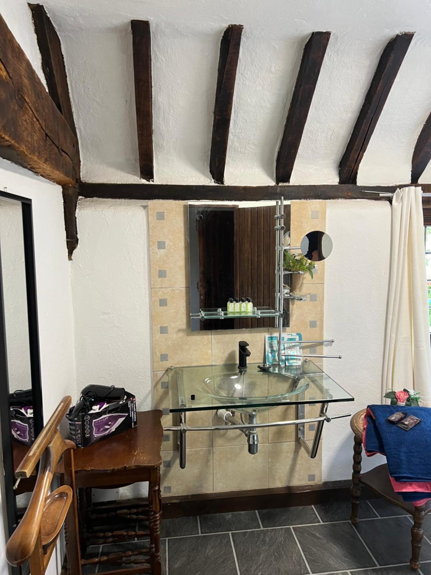 Tudor House - Double Room - En Suite Goff's Oak Экстерьер фото