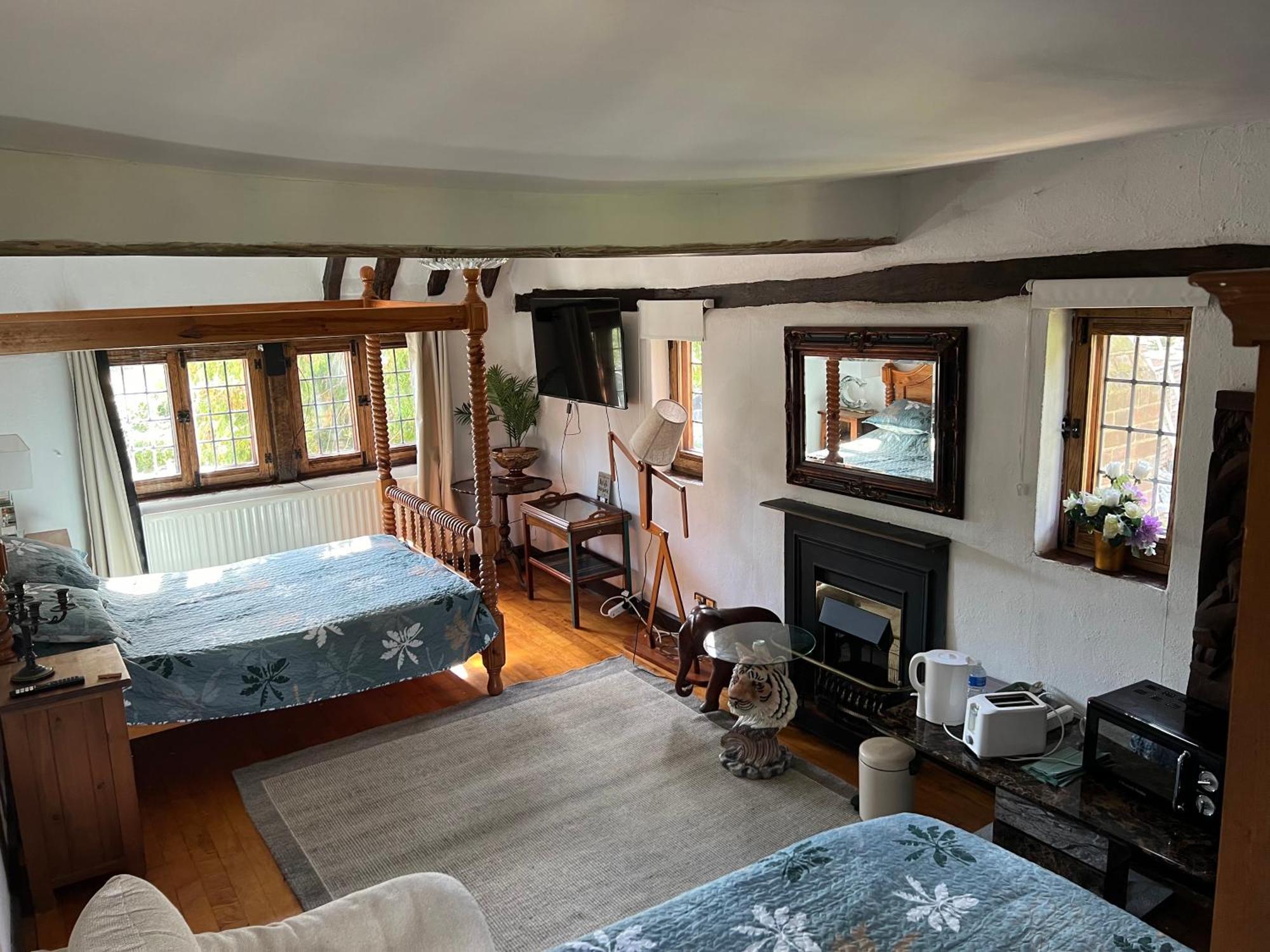 Tudor House - Double Room - En Suite Goff's Oak Экстерьер фото
