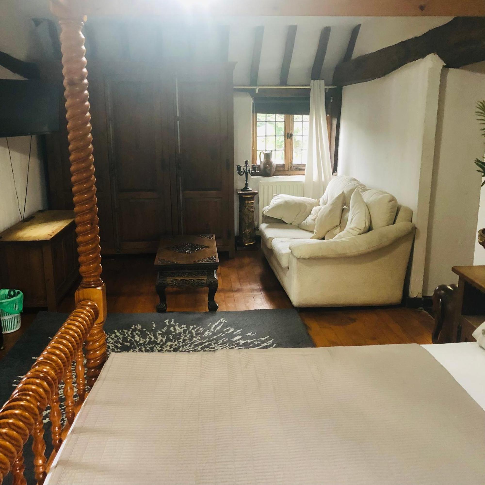 Tudor House - Double Room - En Suite Goff's Oak Экстерьер фото